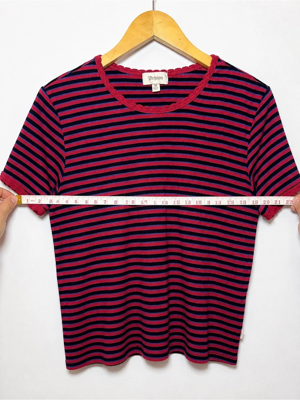 Brixton Striped Knit Top XL Red & Navy Short Sleeve Scalloped Trim - Picture 4 of 4